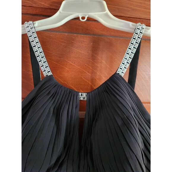 Bill Levkoff size 14 Black and Silver full length gown.  Stunning 😍 - Picture 5 of 11